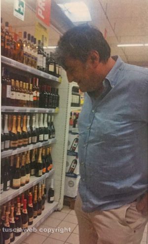 Gino Pucciarelli al supermercato il giorno prima dell'operazione
