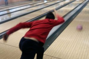 Viterbo - Gli studenti viterbesi a scuola di bowling