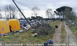 Viterbo - La discarica di rifiuti all'Acquarossa