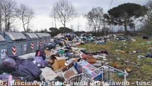 Viterbo - La discarica di rifiuti all'Acquarossa
