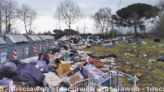 Viterbo - La discarica di rifiuti all'Acquarossa