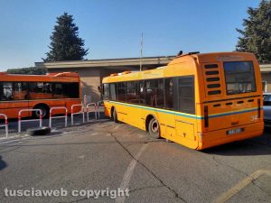 Francigena - Il bus con la ruota rotta