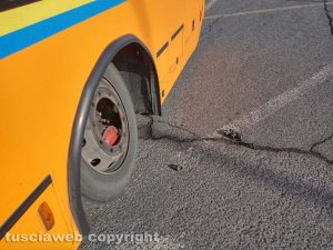 Francigena - Il bus con la ruota rotta