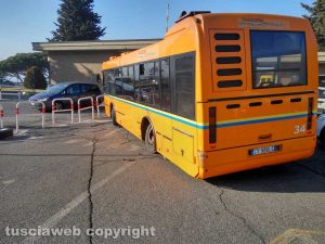 Francigena - Il bus con la ruota rotta
