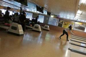 Viterbo - Gli studenti a scuola di bowling