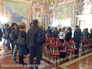 Studenti e docenti dell'Unitus lasciano palazzo dei Priori