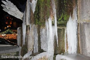 Viterbo - Stalattiti di ghiaccio sulla fontana del Sacrario