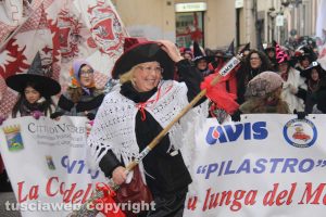 Viterbo - La calza della Befana più lunga del mondo - Paola Massarelli