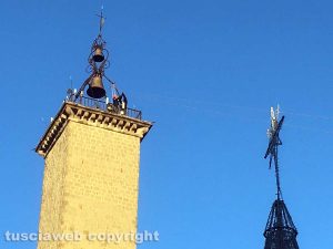 Viterbo - I preparativi per la Befana 115 in piazza del Comune 