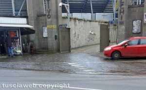 Viterbo - Lastra di ghiaccio sulla strada nei pressi dello stadio