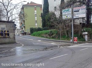 Viterbo - Lastra di ghiaccio sulla strada nei pressi dello stadio