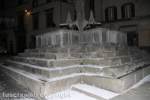 Viterbo sotto la neve - Piazza Fontana Grande