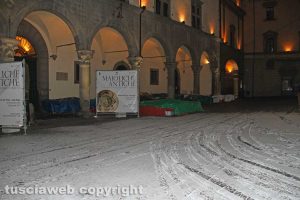 Viterbo sotto la neve - Piazza del Comune