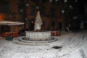 Viterbo sotto la neve - Piazza della Morte