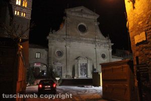 Viterbo sotto la neve - Piazza San Lorenzo