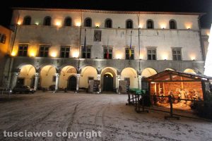 Viterbo sotto la neve - Piazza del Comune