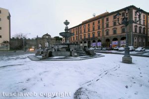 Viterbo - La neve di mattina - Piazza della Rocca