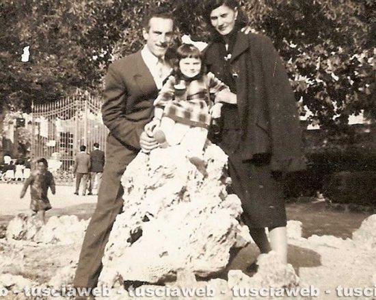 Viterbo - Come eravamo 1953/1954 - La famiglia Paolucci a Prato giardino