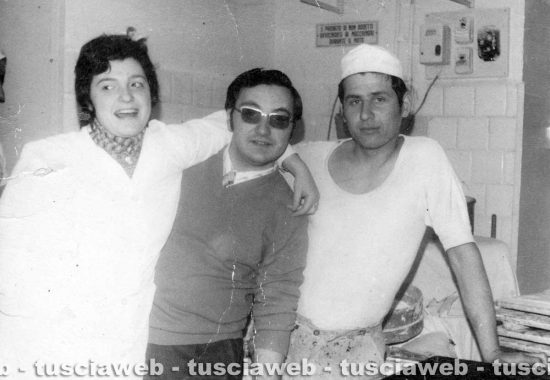 Viterbo - Come eravamo 1968/69 - Loretta Vitangeli e Sandro Borghetti con accanto il loro zio al forno