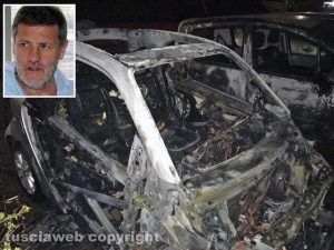 Viterbo - L'auto di Claudio Ubertini distrutta dalle fiamme