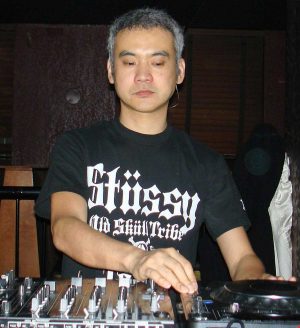 Il dj Satoshi Tomiie