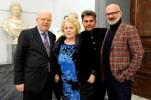 Katia Ricciarelli con gli altri protagonisti dello spettacolo "Viaggio nell'Operetta"