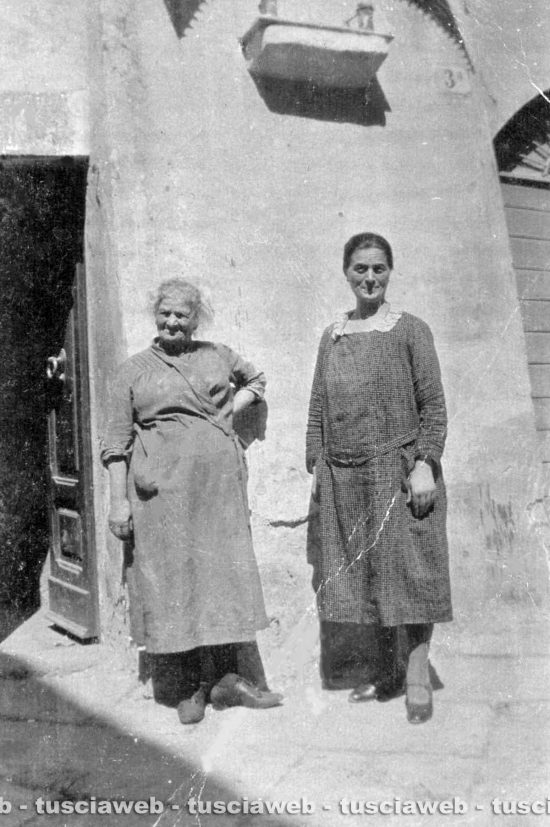 Viterbo - Come eravamo anni Trenta - Donne in Via Pio Fedi