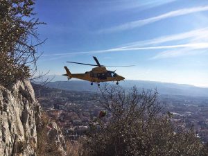 Sora - Va a fare un'escursione in montagna e si ferisce
