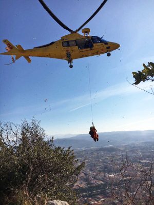 Sora - Va a fare un'escursione in montagna e si ferisce