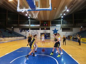 Un'azione del match della Defensor