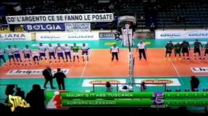I tifosi del Tuscania volley su Striscia lo striscione