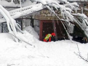 Valanga in Abruzzo - Il Soccorso alpino e speleologico in azione all'hotel Rigopiano