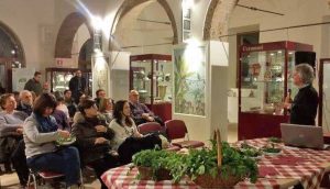 La verdura presentata durante la conferenza