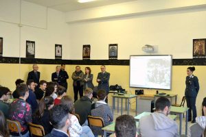 Un incontro di educazione alla legalità economica della finanza nelle scuole