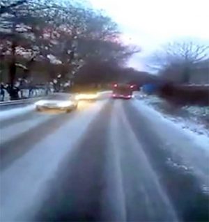 Viterbo - Autista Cotral con il telefonino alla guida di un bus di studenti sulla Cimina