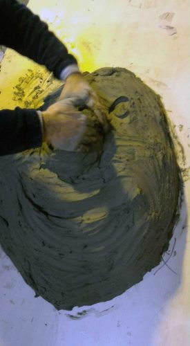 Acquapendente - La proloco e i volontari all’opera sui carri allegorici 2017