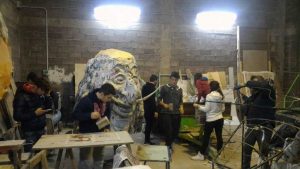Acquapendente - La proloco e i volontari all’opera sui carri allegorici 2017