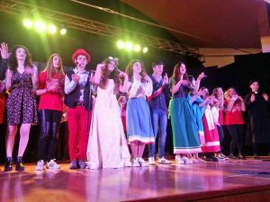 Viterbo - I ragazzi del "F. Orioli min scena con "Le parole ritrovate"