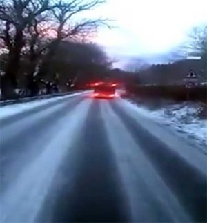 Viterbo - Autista Cotral con il telefonino alla guida di un bus di studenti sulla Cimina