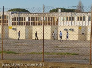 Viterbo - Profughi al campo dell'ex fiera