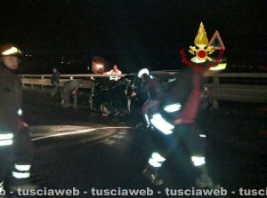 Tarquinia - Scontro tra auto, donna incastrata tra le lamiere