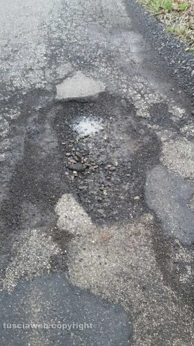 Viterbo - Una buca su strada Romana