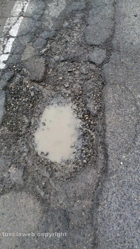Viterbo - Una buca su strada Romana