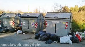 Viterbo - Discarica a cielo aperto a strada Sasso San Pellegrino
