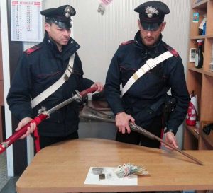 Civitavecchia - Le armi e la droga sequestrate dai carabinieri 