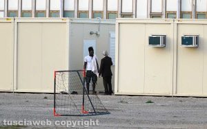 Viterbo - Profughi al campo dell'ex fiera