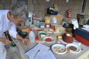 Il sarcofago - Docente durante le prove di colore