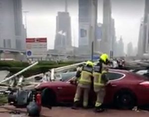Dubai - Il crollo della struttura all'albergo