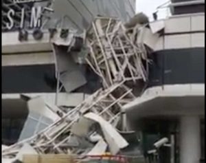 Dubai - Il crollo della struttura all'albergo