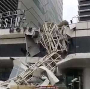 Dubai - Il crollo della struttura all'albergo